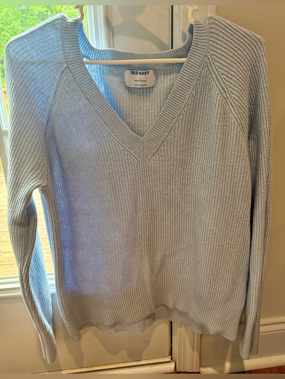 Old Navy Light Gray V-Neck Ribbed Sweater